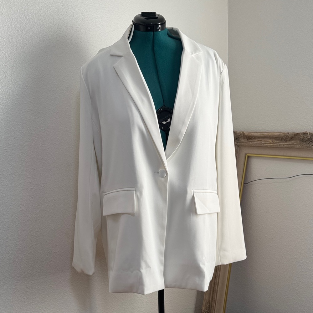 Chic White Women's Blazer